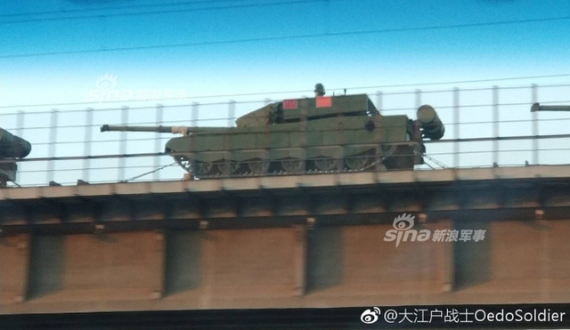 打造世界最强陆军！我军大批崭新99A坦克从工厂运出