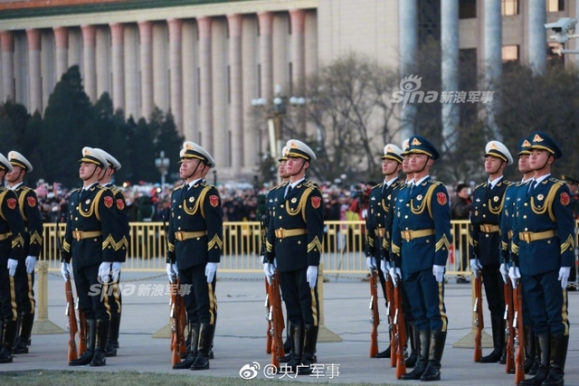 天团亮相！解放军仪仗队首次执行天安门升旗仪式