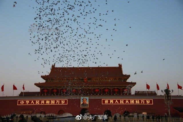 天团亮相！解放军仪仗队首次执行天安门升旗仪式