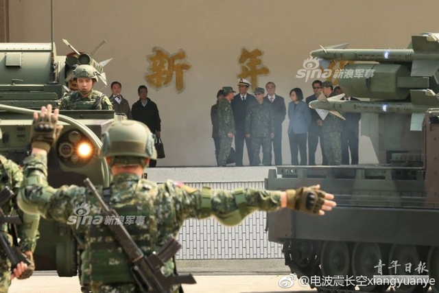 提醒我军该绕岛了!蔡英文视察岛内南部台军防空营