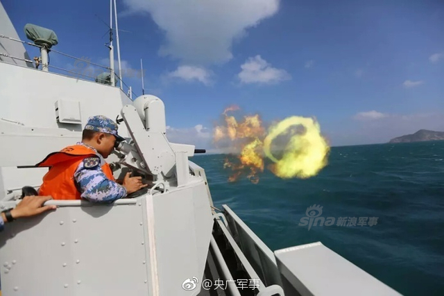 迎接美军航母访越南!我军护卫舰南海摆出威慑力