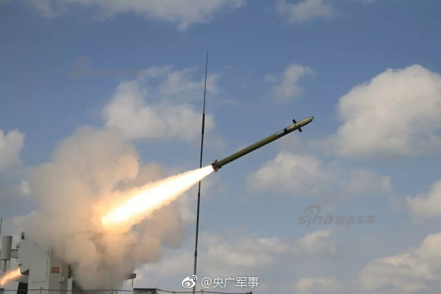 迎接美军航母访越南!我军护卫舰南海摆出威慑力