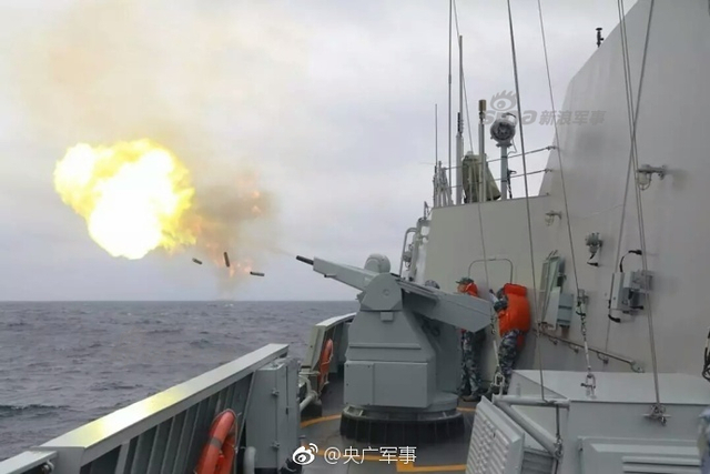 迎接美军航母访越南!我军护卫舰南海摆出威慑力