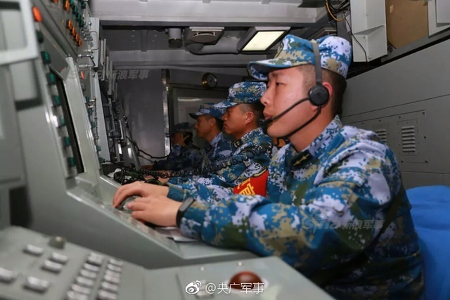 迎接美军航母访越南!我军护卫舰南海摆出威慑力