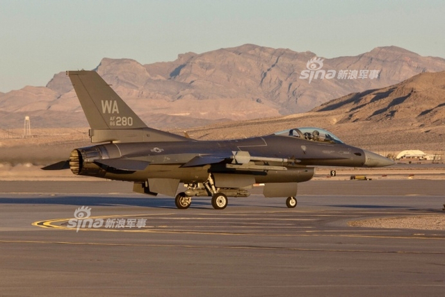 模拟我军歼20？美军假想敌部队F16战机换隐身涂装