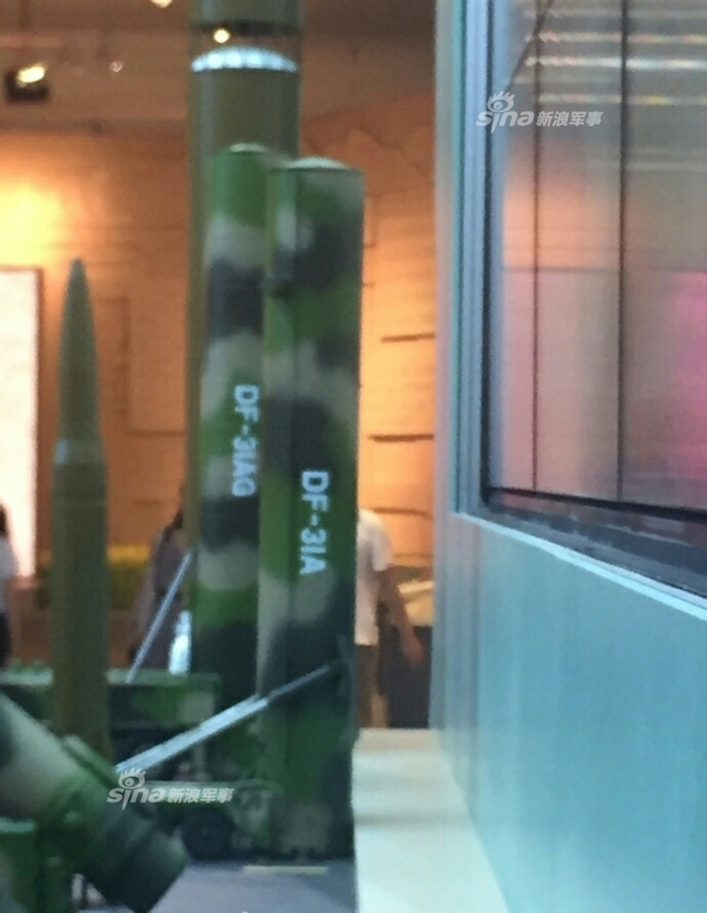 雪地亮杀器!中国火箭军东风31导弹冬季练兵忙