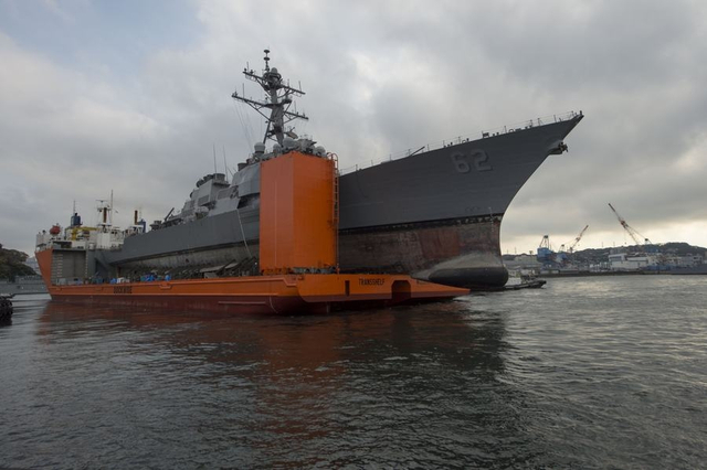 修好再闯中国南海？美军撞船军舰返回美国港口维修