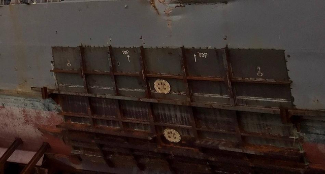 修好再闯中国南海？美军撞船军舰返回美国港口维修