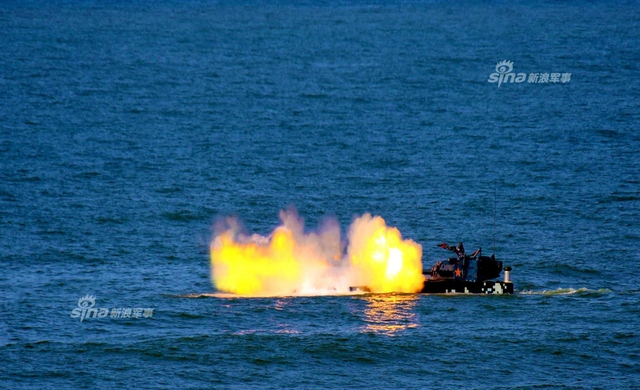 装备规模碾压美军！中国两栖战车蓝精灵迷彩太亮眼