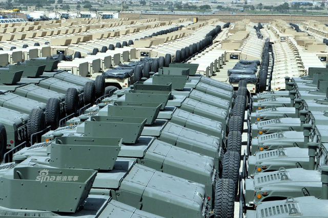 我军坦克表示不敢惹！台军士兵干爆悍马车 战力超路边炸弹