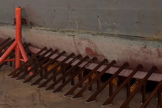 修好再闯中国南海？美军撞船军舰返回美国港口维修