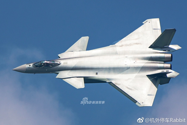 战力堪称亚洲第一！我军歼20新照曝光割裂迷彩夺目