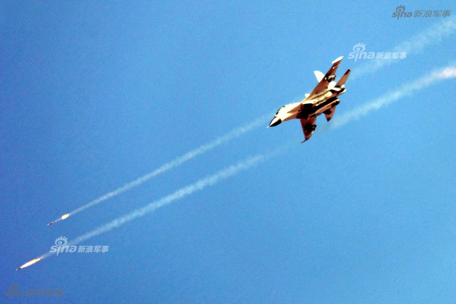 正式入伙还差啥?网友替我军歼20补上狂射火箭弹猛图