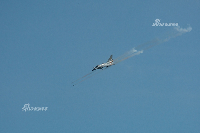 正式入伙还差啥?网友替我军歼20补上狂射火箭弹猛图