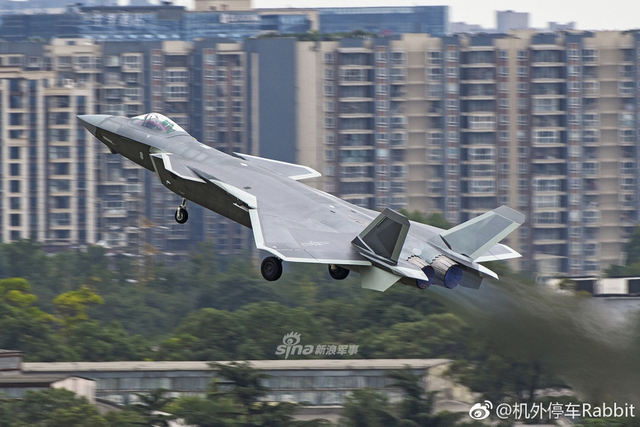 战力堪称亚洲第一！我军歼20新照曝光割裂迷彩夺目
