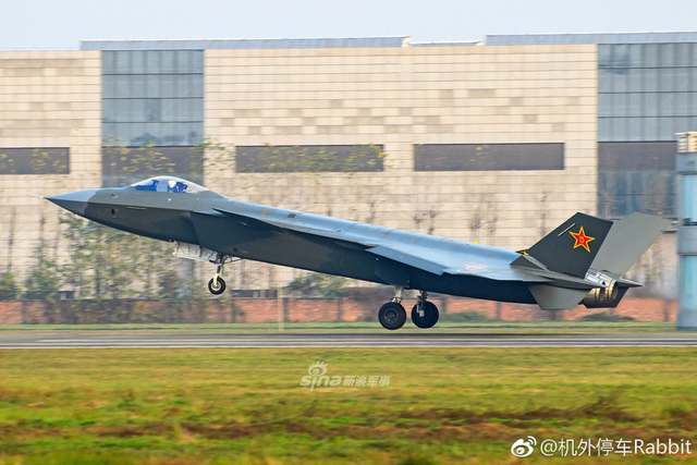战力堪称亚洲第一！我军歼20新照曝光割裂迷彩夺目