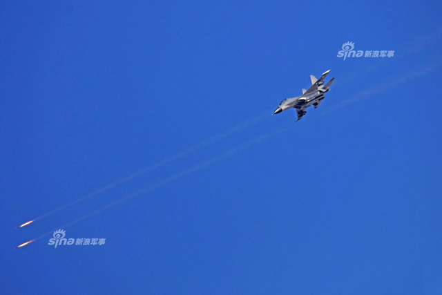 正式入伙还差啥?网友替我军歼20补上狂射火箭弹猛图