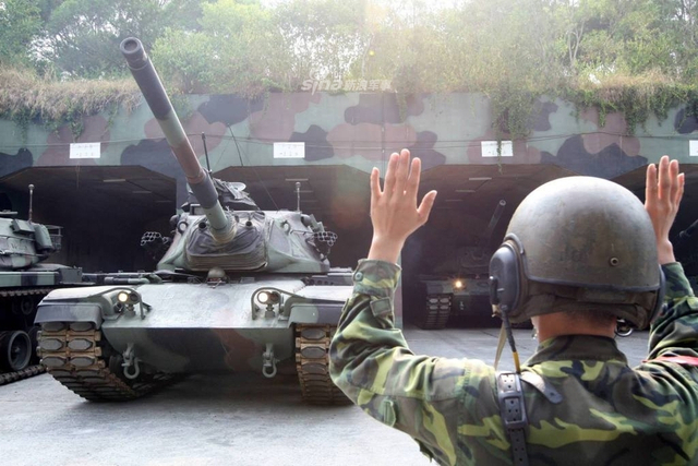 提醒我军该绕岛了!蔡英文视察岛内南部台军防空营