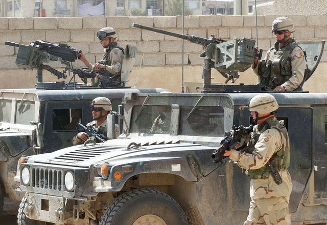 我军坦克表示不敢惹！台军士兵干爆悍马车 战力超路边炸弹