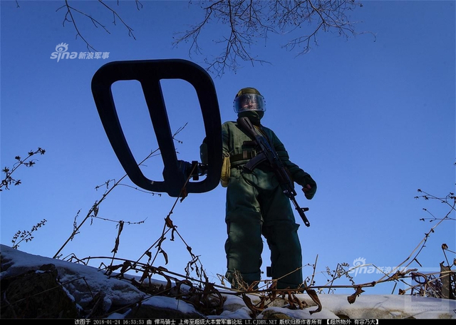 战斗民族冬奥会?俄军士兵用反坦克地雷当冰壶玩