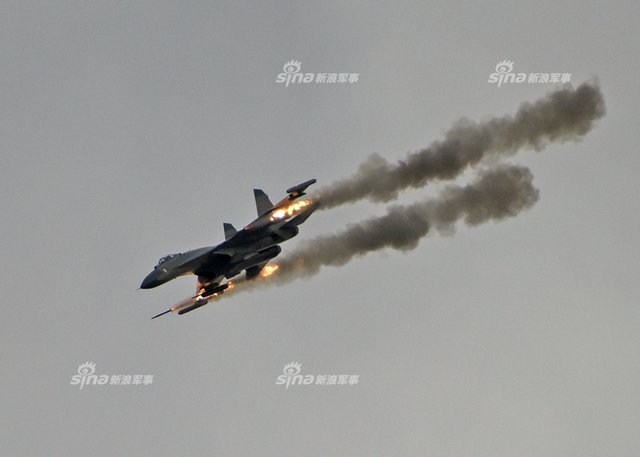 正式入伙还差啥?网友替我军歼20补上狂射火箭弹猛图