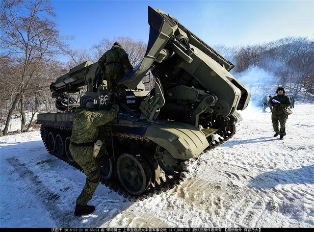 战斗民族冬奥会?俄军士兵用反坦克地雷当冰壶玩