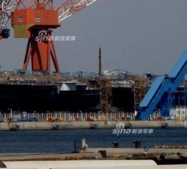 奋力赶工要下水！首曝中国国产航母夜间建造照
