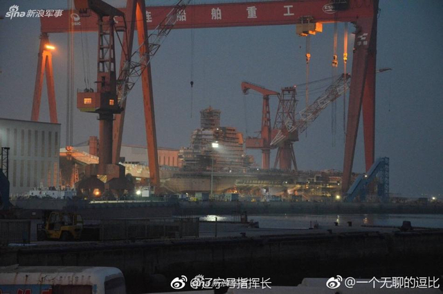 首曝中国国产航母夜间建造照