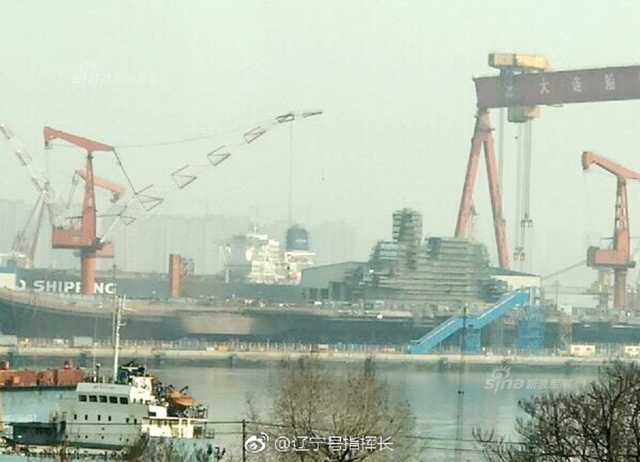 奋力赶工要下水！首曝中国国产航母夜间建造照