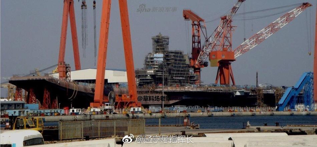奋力赶工要下水！首曝中国国产航母夜间建造照