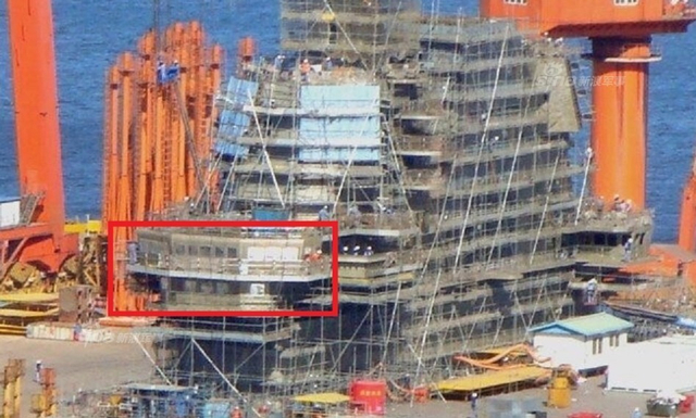 奋力赶工要下水！首曝中国国产航母夜间建造照