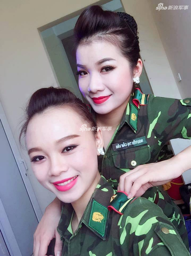 越南文工团文艺兵长相挺甜美_新浪图片