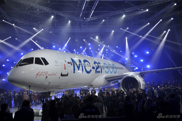 与C919比速度?俄MS21大飞机首架样机离开车间