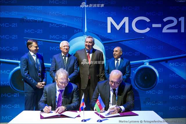 与C919比速度?俄MS21大飞机首架样机离开车间