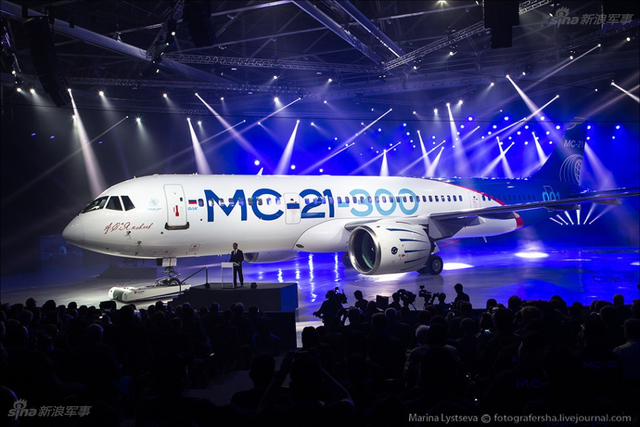 与C919比速度?俄MS21大飞机首架样机离开车间