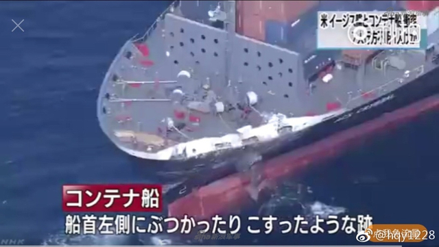 美战舰撞伤后出现逗比一幕：美国水兵用水桶往外舀水