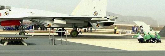 官媒疑似曝光我国电磁弹射和阻拦器 已达装舰水平