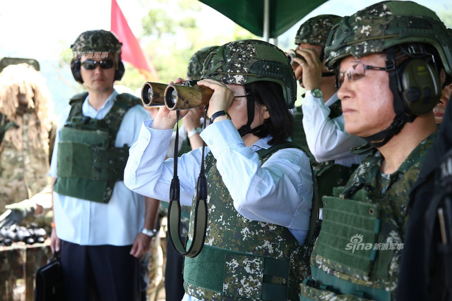 模拟大陆攻台蔡英文乘车逃跑