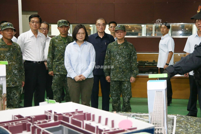 台军军演模拟解放军攻台 蔡大小姐乘车逃跑喽！