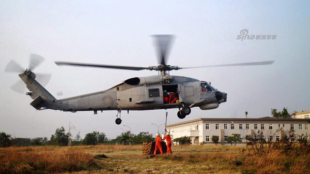 台军军演模拟解放军攻台 蔡大小姐乘车逃跑喽！