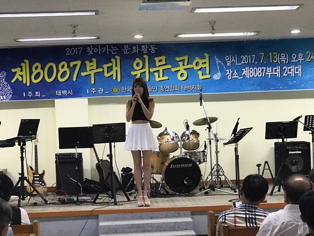 韩国美腿女团劳军秀性感舞姿:韩大兵们疯狂了