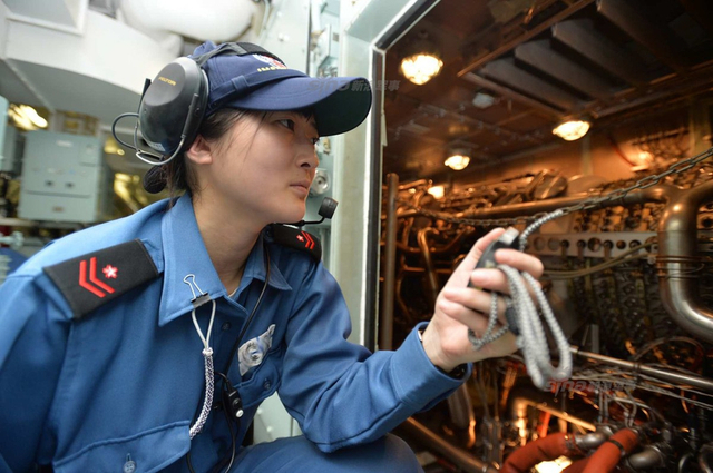 派蛙人，派飞机！日本想在吉布提对解放军干什么