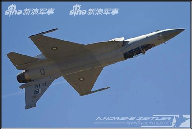 巴铁已经都5个枭龙战机中队了 印度LCA没影呢