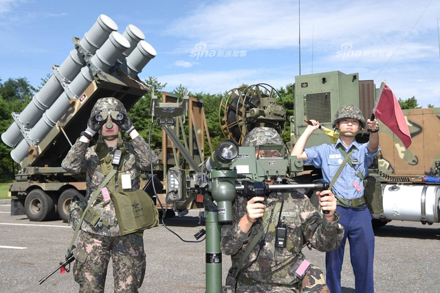 韩国海军展示岸基版鱼叉导弹