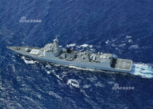 中国三代神盾舰同角度对比：055万吨大驱颜值最高