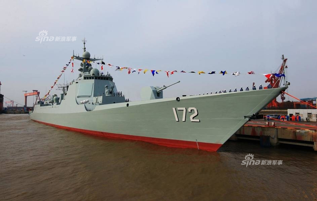 中国三代神盾舰同角度对比：055万吨大驱颜值最高
