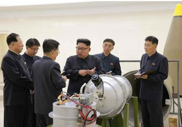 这是真的吗？金正恩视察洲际导弹上的氢弹头