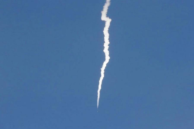 朝鲜公开火星-12视频图片:从移动发射车直接发射