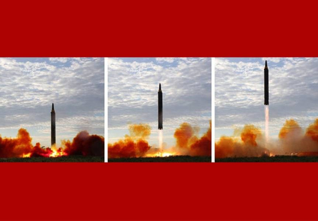 朝鲜公开火星-12视频图片:从移动发射车直接发射
