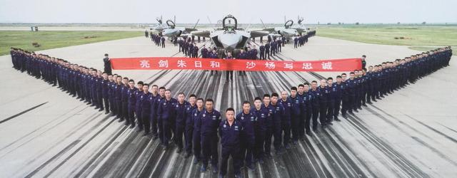 同时曝中国空军6架歼20和歼16